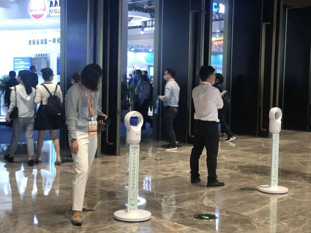女演员王珂最新动态，四月绽放的光芒